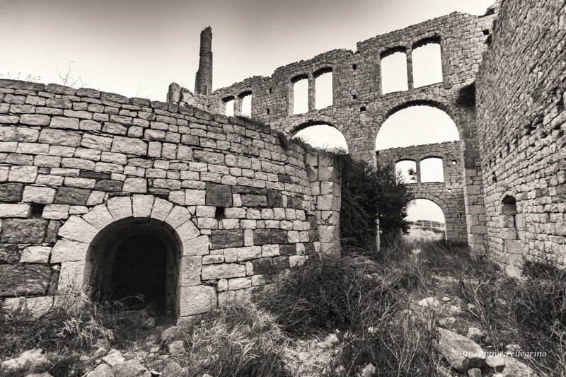 Руины и заброшенные здания
