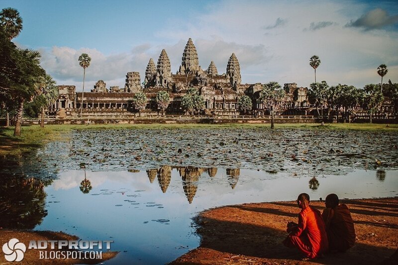 Рассвет перед Ангкор-Ватом 