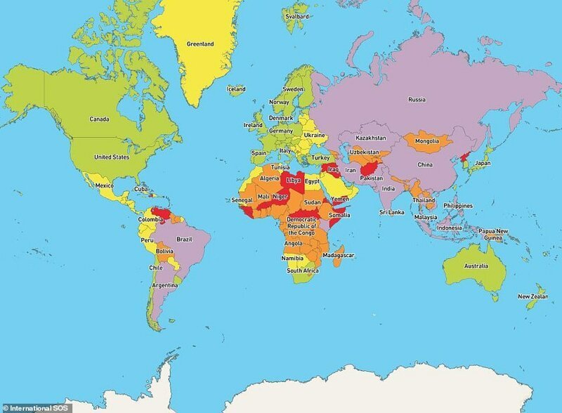 Карта стран по медицинским рискам: зеленый - низкий уровень рисков, желтый - средний уровень рисков, оранжевый - высокий уровень, красный - критический уровень, фиолетовый - переменный уровень