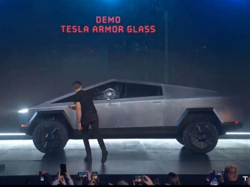 Илон Маск показал новый футуристический пикап Tesla