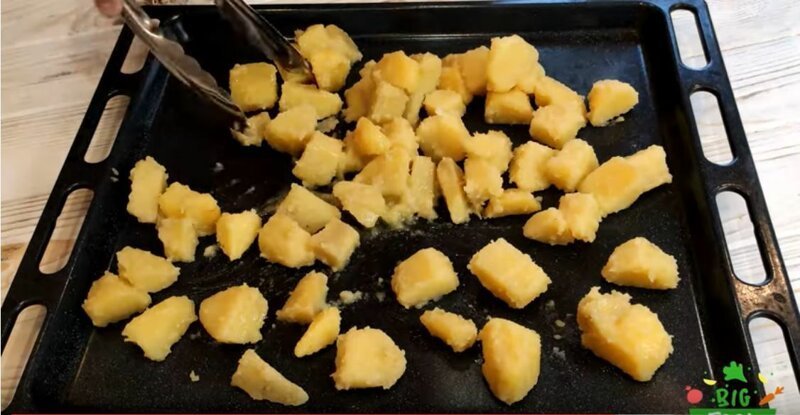Самый хрустящий картофель, запеченный в духовке