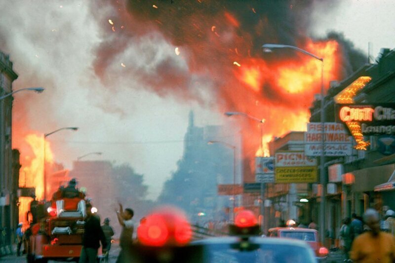 Пять дней безумия: как в США бунтующие чуть не сожгли полуторамиллионный город
