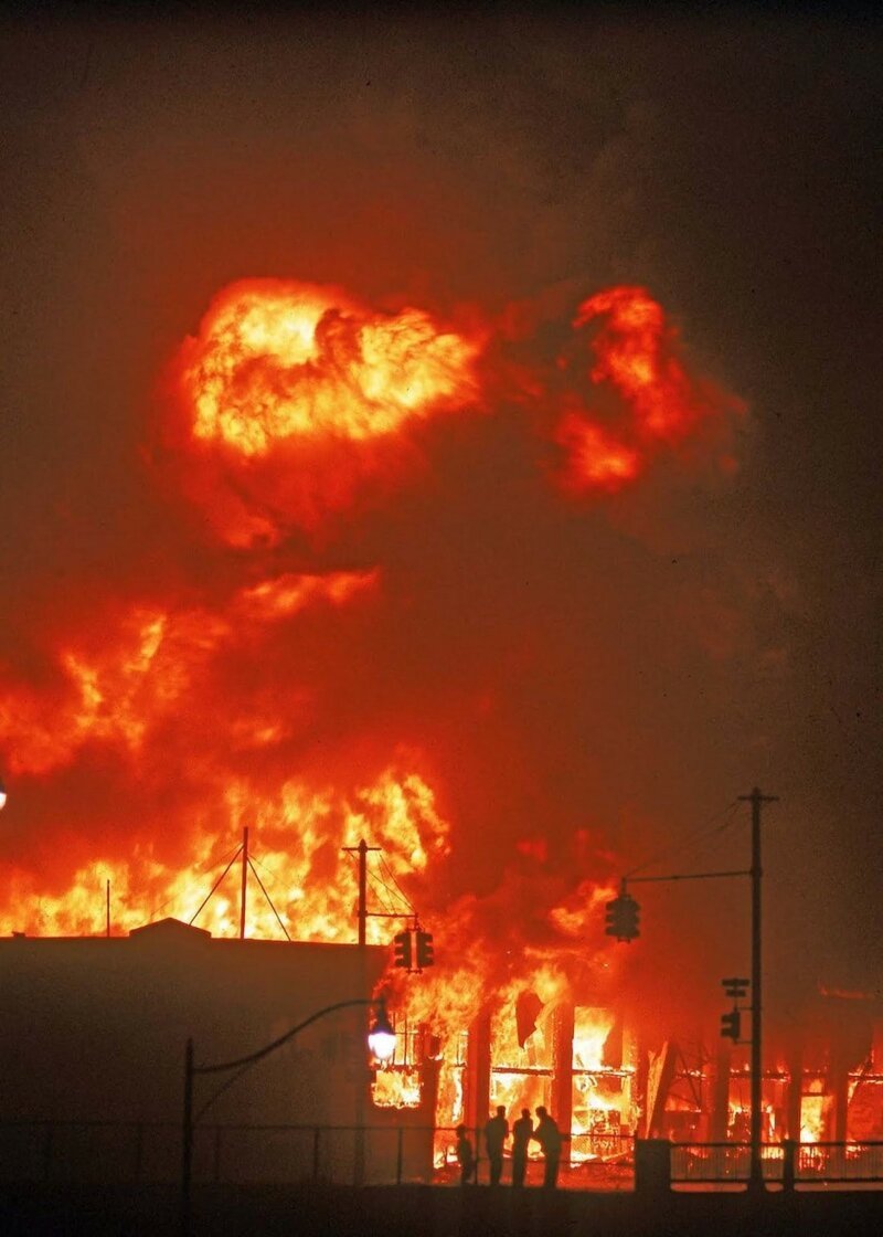 Пять дней безумия: как в США бунтующие чуть не сожгли полуторамиллионный город