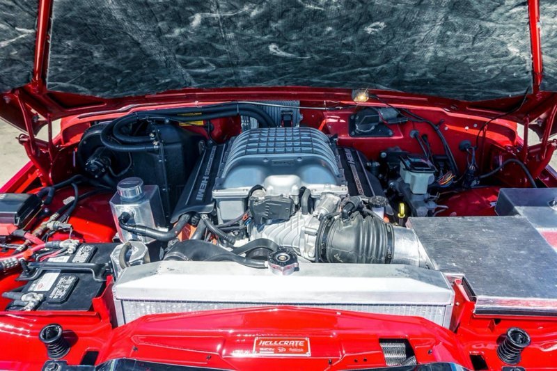 30-летний Jeep Grand Wagoneer оснастили 700-сильным мотором V8 Hellcat