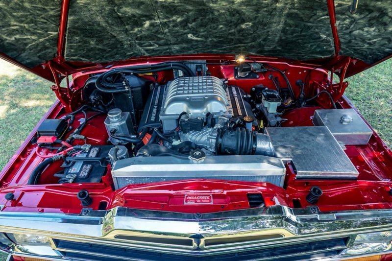 30-летний Jeep Grand Wagoneer оснастили 700-сильным мотором V8 Hellcat