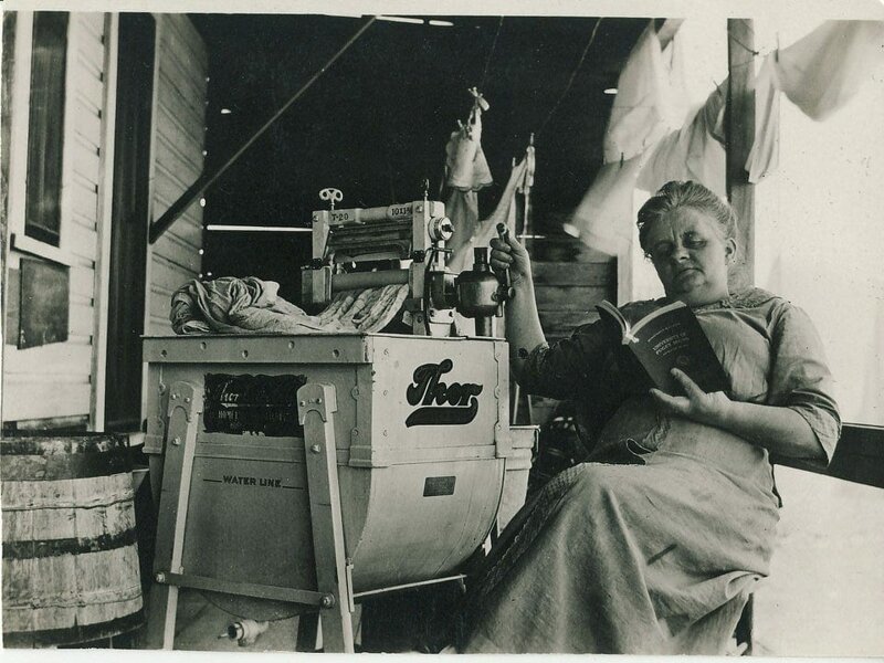 3. Одна из первых стиральных машин. Фирма Thor, 1908 год