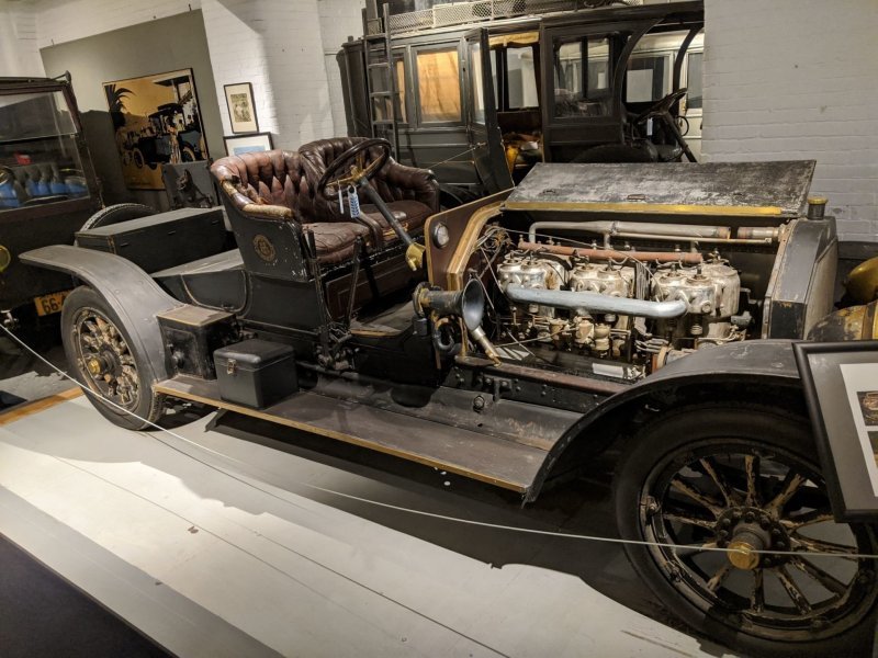 Единственный сохранившийся Fiat Tipo 50/60 (1907) из 116 выпущенных. Суперкар своего времени: 6 цилиндров, 11 литров объема, 65 л.с. Один из любимых авто Ларса — он ездил на нем более десяти лет
