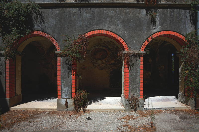 Атмосферные снимки заброшенного монастыря в Италии