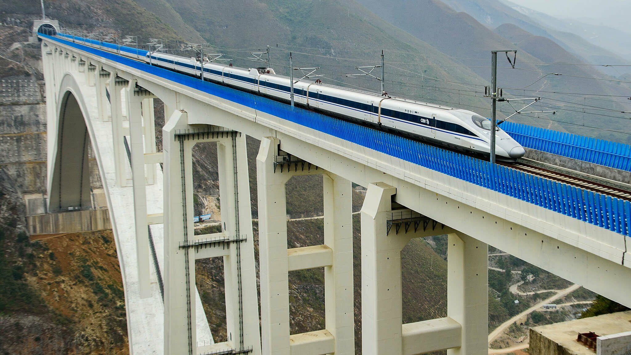 Длина вновь построенной дороги 126. Мост ВСМ Китай. Железная дорога цинхай-Тибет мост. Эстакада ЖД ИССО. Шанхай тибетская железная дорога эстакада.