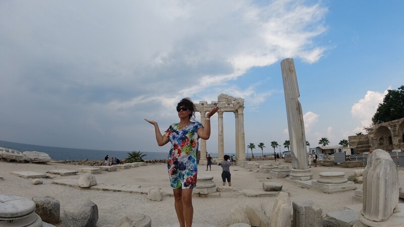 Сиде в начале мая. Сиде Турция фото туристов. Пляж в античном городе Сиде. Сиде девушка. Девочки в Сиде.