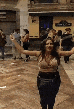 Гифки с девушками