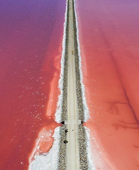 "Путь через красное море". Арль, Франция