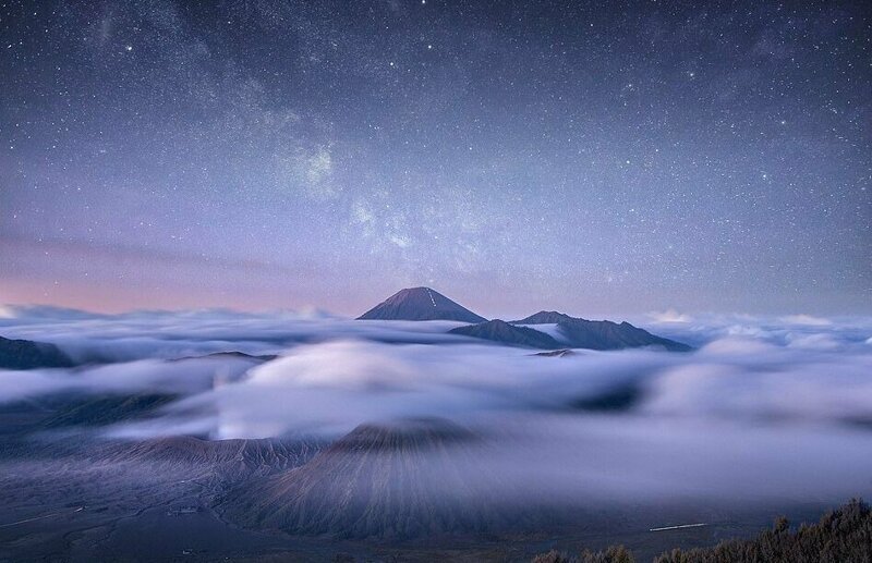 "Космические облака". Вулкан Бромо, Индонезия