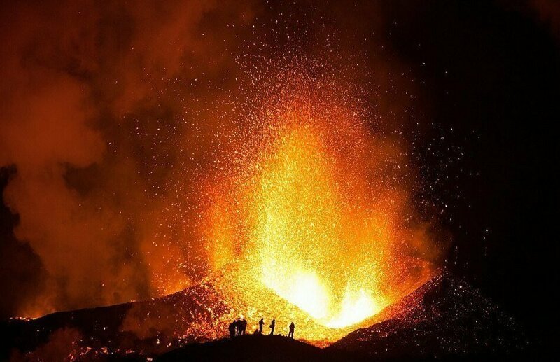 "Огненный ночной пейзаж". Исландия