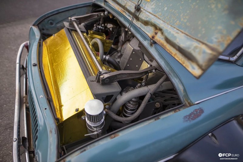 Парень нашел Renault Dauphine 1960 года и превратил его в крутой проект