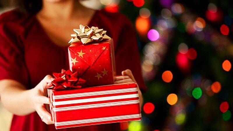 Круговорот презентов: почему на Новый год принято делать другу подарки?