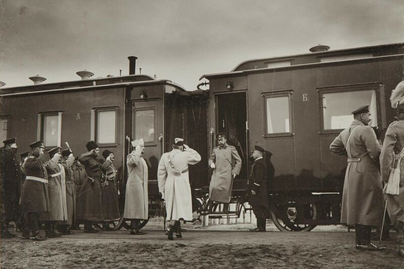 Поезда для вождей: кому по железной дороге можно было путешествовать с настоящим комфортом