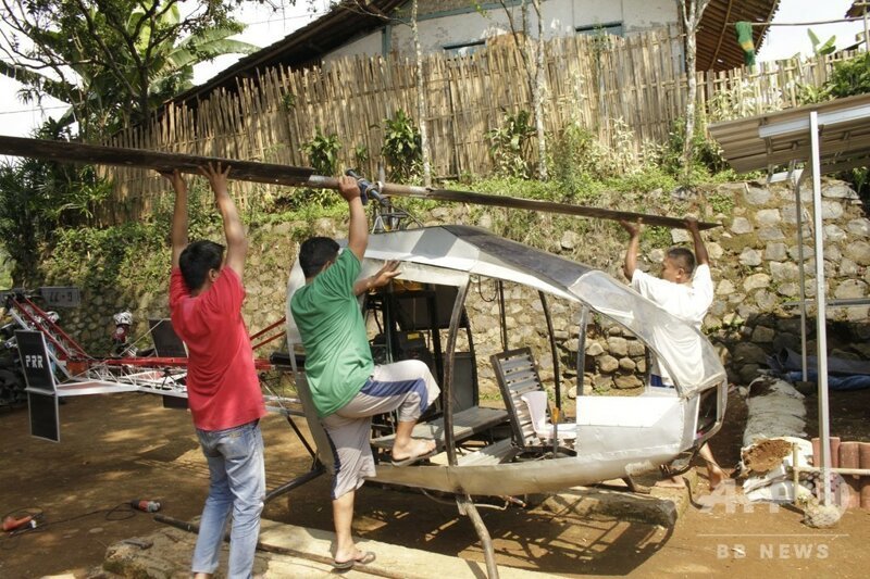 Индонезиец устал от пробок и сделал собственный вертолет из мусора