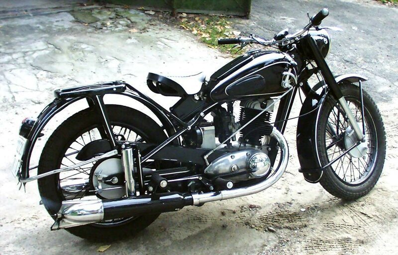 Мотоцикл-старичок Иж-49