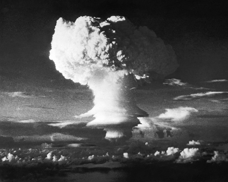 Первый взрыв водородной бомбы Маршалловы острова, южная часть Тихого океана, 1 ноября 1952 года