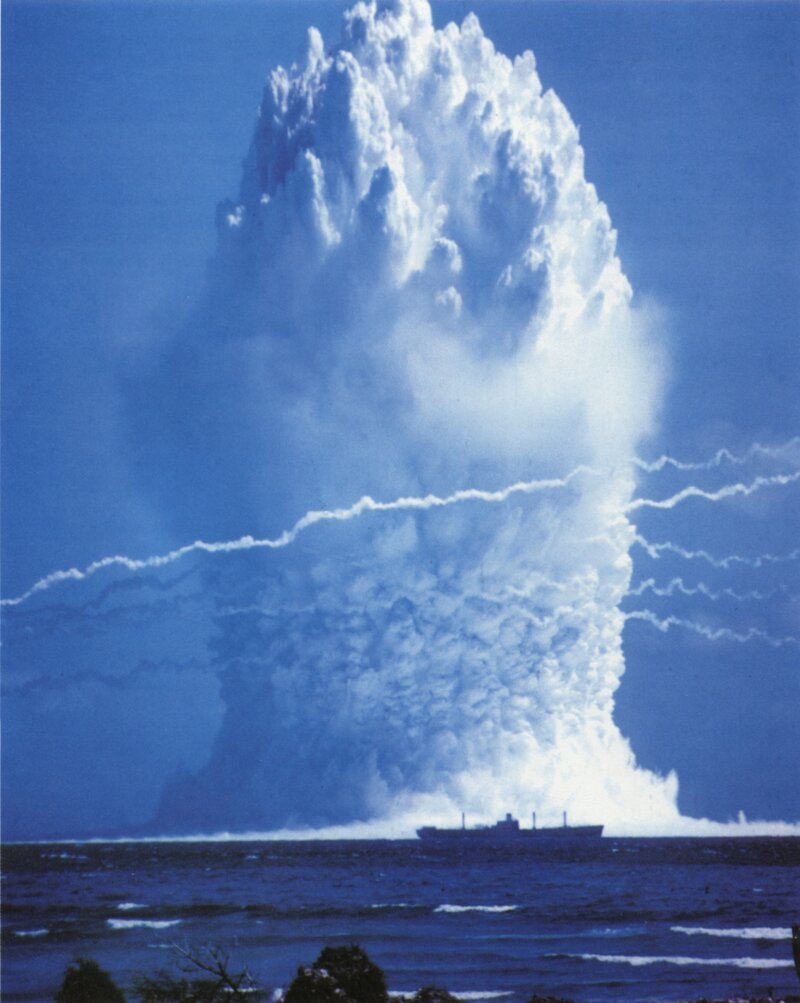 Подводный взрыв на малой глубине (150 футов) 8 июня 1958 года в Эниветаке. Выход составил 8 килотонн