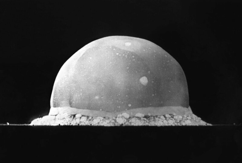 Взрыв атомной бомбы «Штучка» (Gadget) через 25 миллисекунд после детонации