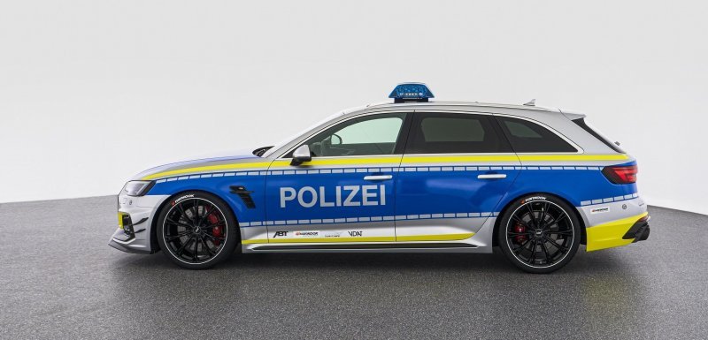 Немцы доработали универсал Audi RS4 и превратили его в полицейский автомобиль
