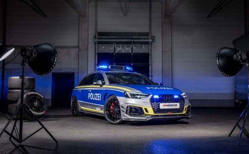 Немцы доработали универсал Audi RS4 и превратили его в полицейский автомобиль