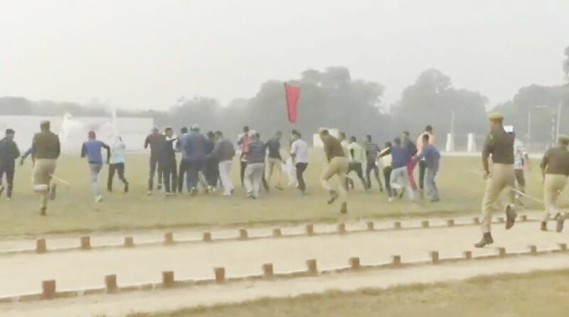 Индийская конная полиция разогнала толпу без лошадей