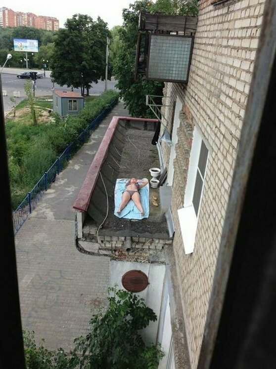Подсматривает за сексом соседей на балконе порно видео HD