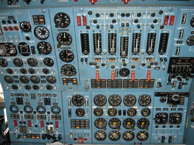 Пульт управления топливной группой бортинженера Ту-114, 1959.