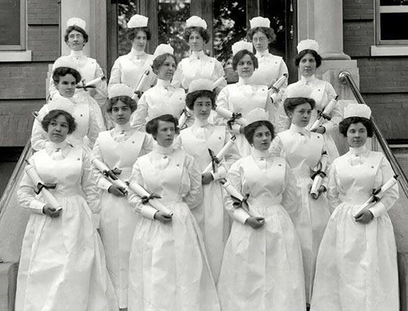 Медсестры–выпускницы. США, 1914 г. 