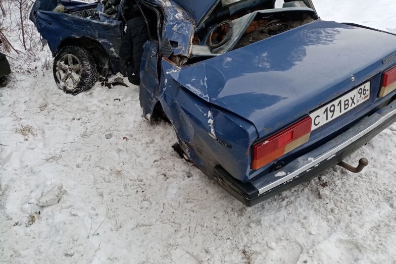 Авария дня. Пожилые супруги погибли на трассе в Свердловской области