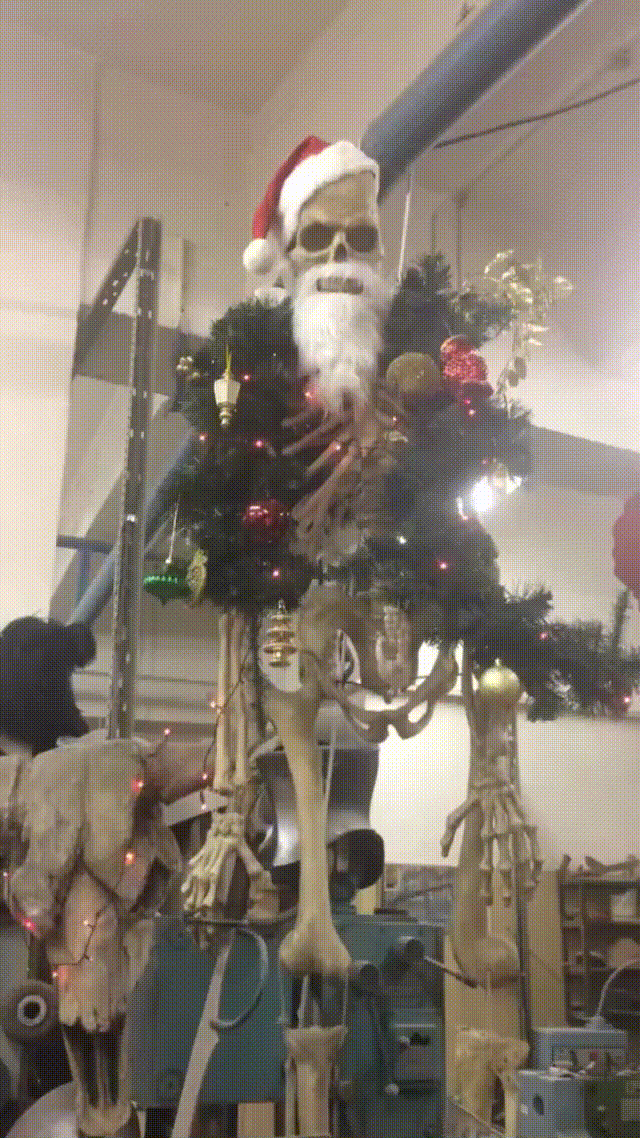 Новогодняя елка из подручных средств