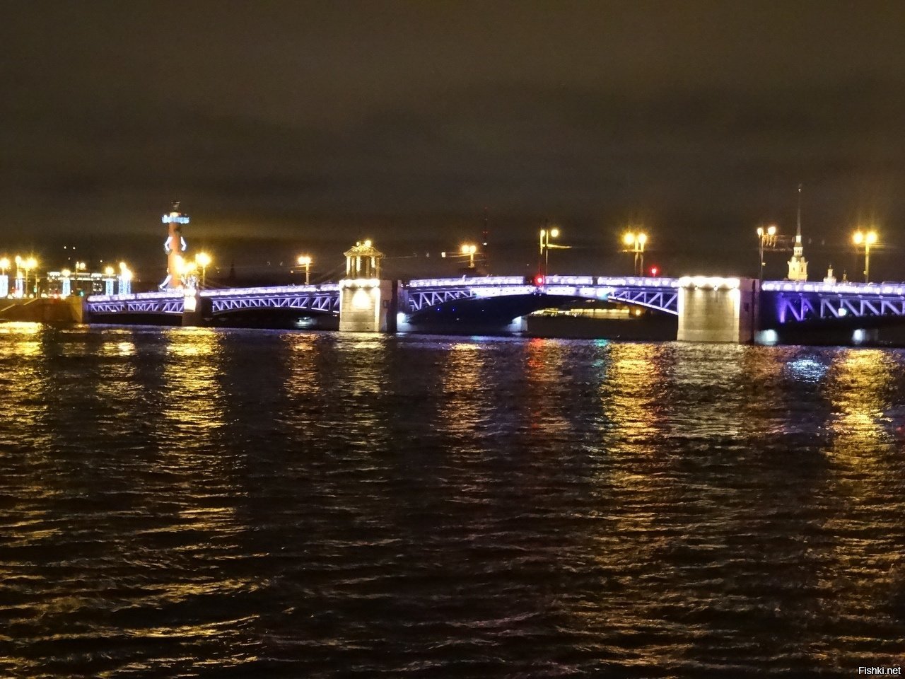 Дворцовый мост сообщение. Вид на дворцовый мост с университетской набережной. свадебные фото на дворцовом мосту. дворцовый мост движущая картинка.