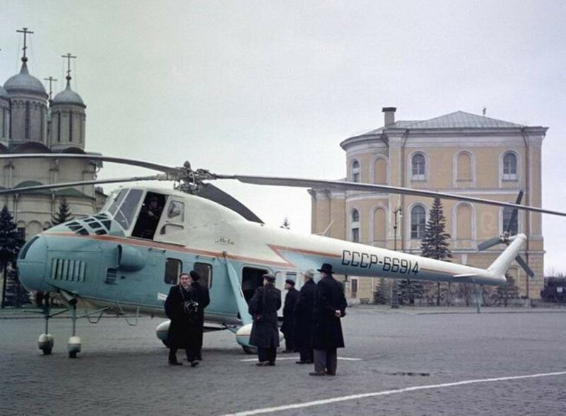 Ивановская площадь. Вертолет-салон Ми-4С Первого секретаря ЦК КПСС Н.С. Хрущева, 1959: