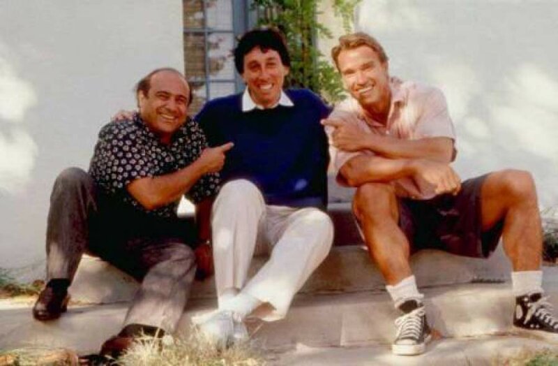 Денни Де Вито, режиссер Айван Райтман и Арнольд Шварценеггер на съемках фильма "Близнецы", 1988 год. 