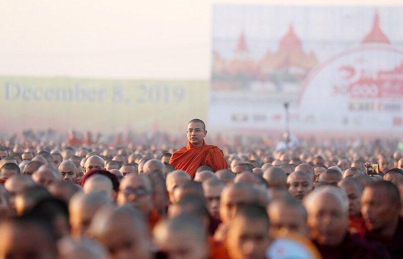 30 000 буддийских монахов собрались на благотворительном мероприятии