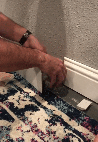 Застрявший в стене