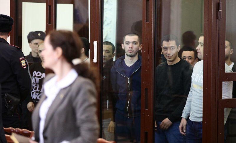 Обвиняемых в организации взрывов в метро Петербурга приговорили к срокам от 19 лет до пожизненного