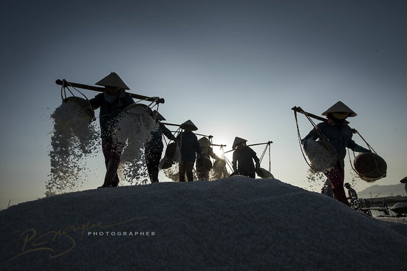 Сборщики соли в провинции Кханьхоа.