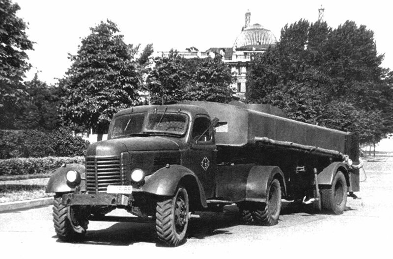 Ленинградский поливочный автопоезд ПМП с седельным тягачом ЗИС-120Н и полуприцепом-цистерной. 1956 год