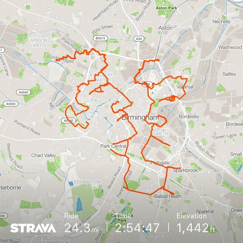 Велосипедист 9 часов колесил по Лондону, чтобы нарисовать оленя