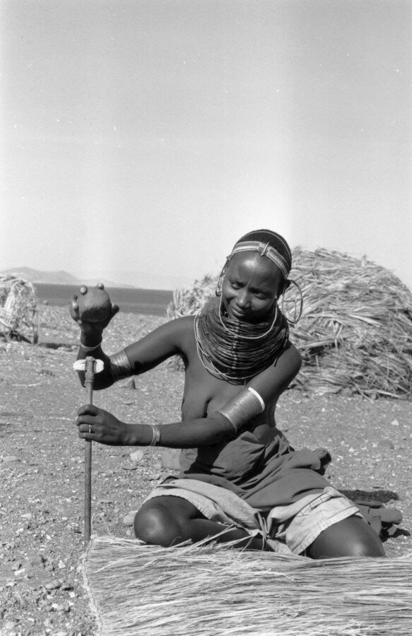 24 декабря 1969 года. Кения. Девушка из племени Эль Моло. Фото Mohinder Dhillon.