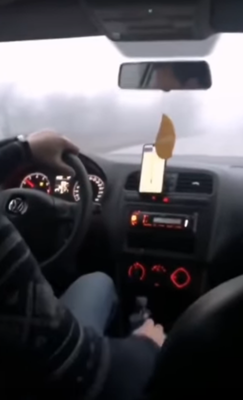 "Я же на каблуках!": молчаливый таксист высадил обнаглевшую москвичку прямо на трассе