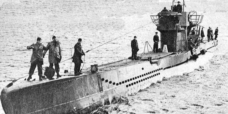 Достоверность этой байки ставится под большое сомнение, однако в своё время она наделала много шуму. Достаточно, чтобы рассказать о скандальной версии гибели подлодки U-1206 из-за фекалий.