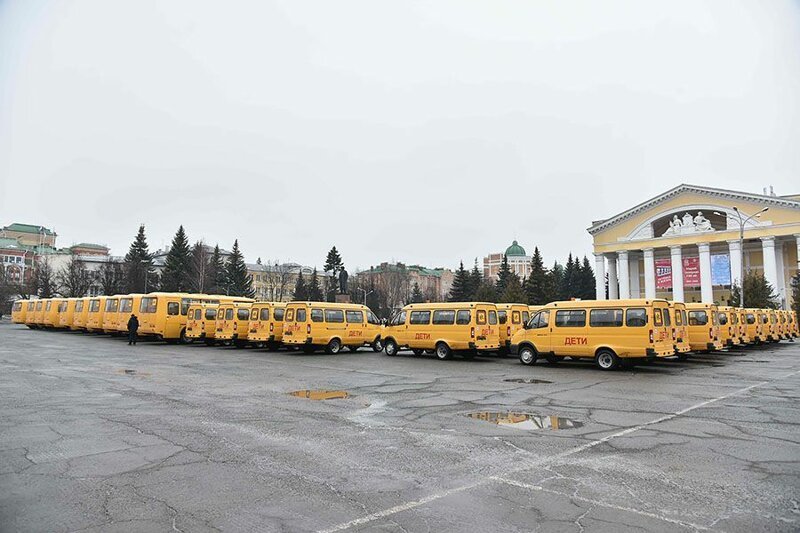 В Марий Эл вручили ключи от новых школьных автобусов