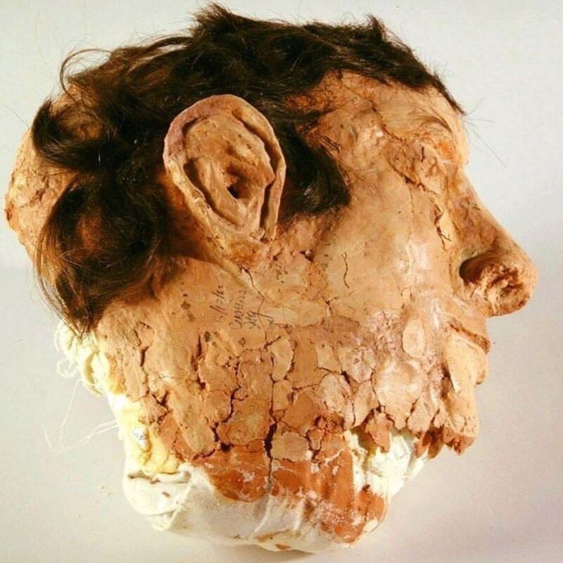 4. Голова из мыла, хлопка и волос. Заключённые Алькатраса клали их в кровать, чтобы сбежать в 1962 году