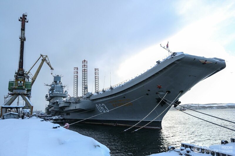 "Раздолбайство и долбоклюйство": эксперты назвали причины пожара на крейсере "Адмирал Кузнецов"