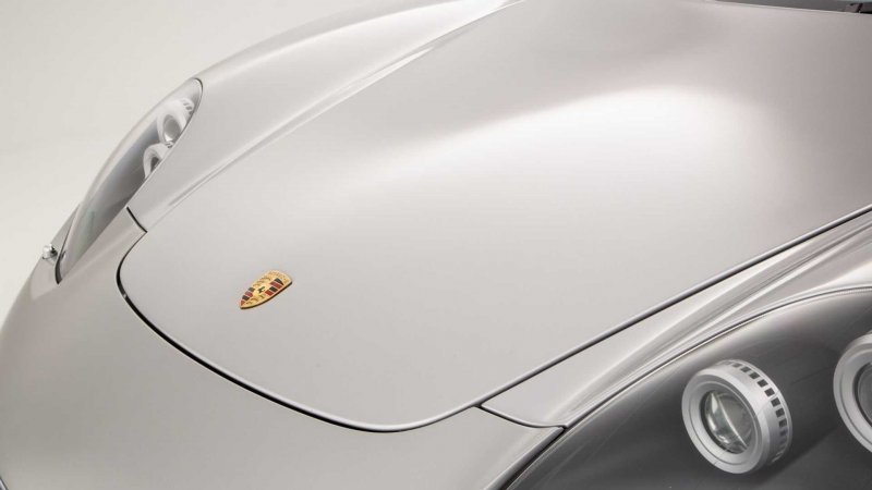 Восстановленный после серьезной аварии, Porsche Carrera GT прошел более 100 тысяч километров и теперь продается